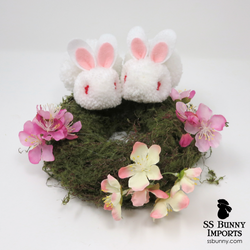 Red-eyed white pom pom bunny wreath - 8"